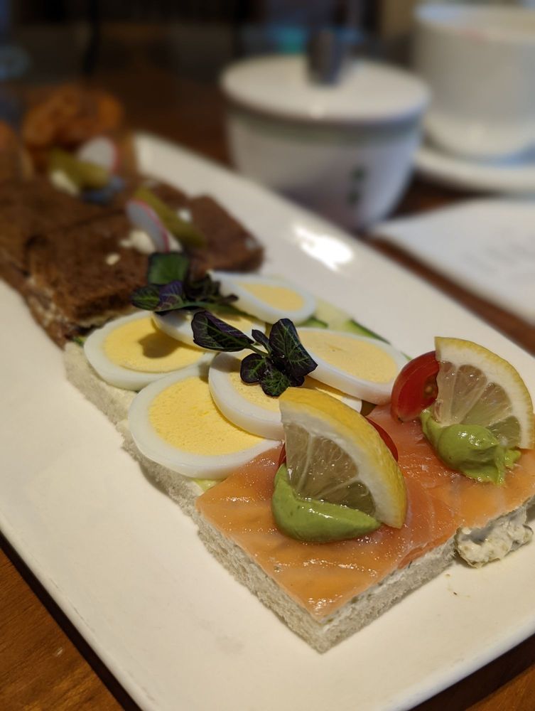 BOXWOOD AT THE LONDON Updated October 2024 600 Photos & 305 Reviews 1020 N San Vicente