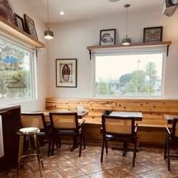 Picaresca Barra De Cafe - Inside seating area.