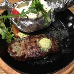 Restaurant Am Yachthafen - Rumpsteak mit Folienkartoffel und Sour Cream