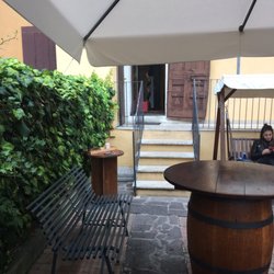 Salumeria Gironda - Entrance to the patio