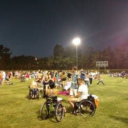 Carlsbad TGIF Concerts in the Park - Lots of people at the concert