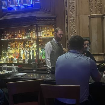 Gallery Bar & Grill - This bartender provided service above and beyond - Cocktail Bars Near Me - Los Angeles, California