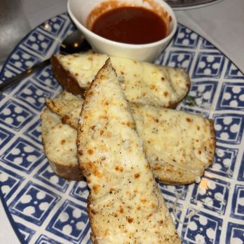 Maggiano's Little Italy - Truffle Garlic Bread - Italian Near Me - Boston, Massachusetts