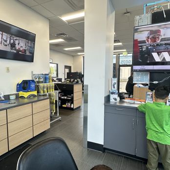 TD/EV by Tire Discounters - Waiting and lobby area - Tires Near Me - Cincinnati, Ohio TD/EV by Tire Discounters - Waiting and lobby area - Tires Near Me - Cincinnati, Ohio