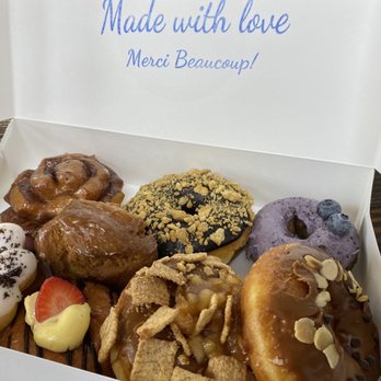 Donut Petit - Cookies N cream mochi, cinnamon blossom, blueberry, caramel apple crunch, strawberry shortcake, caramel almond... - Donuts Near Me - Alameda, California