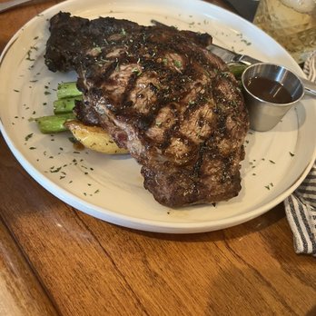 Reid's Apothecary - Ribeye with asparagus and roasted potatoes - New American Near Me - Brunswick, Georgia