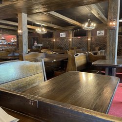 Barnaby's Family Inn - Dining area
