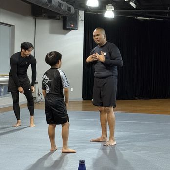 Garuda Jiu-Jitsu Academy - Explaining technique. - Brazilian Jiu-jitsu Near Me - Artesia, California Garuda Jiu-Jitsu Academy - Explaining technique. - Brazilian Jiu-jitsu Near Me - Artesia, California