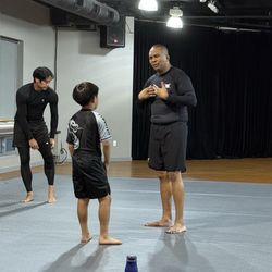Garuda Jiu-Jitsu Academy - Explaining technique.