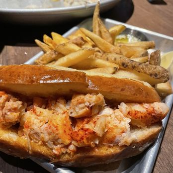 Green Island Oyster - Hot Buttered Lobster Roll - Seafood Near Me - Worcester, Massachusetts