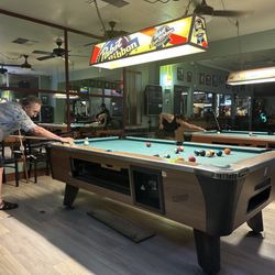 Mad Marlin Sports Bar - We played on both tabkes