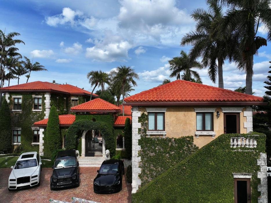 Slide of T & E Roofing