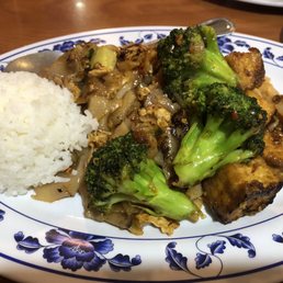 Pad see eww with tofu Pad see eww with tofu