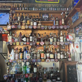 Temecula Wine & Beer Garden - A lot of choices to pick from - Bars Near Me - Temecula, California