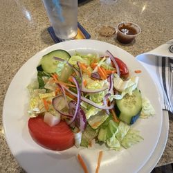 Chipper's Lounge - Garden salad with balsamic - 9$