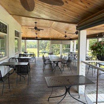 1925 PubHouse - Patio - American Near Me - Anderson, Indiana