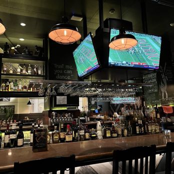 10 Acres Commons - Seafood Near Me - Victoria, British Columbia