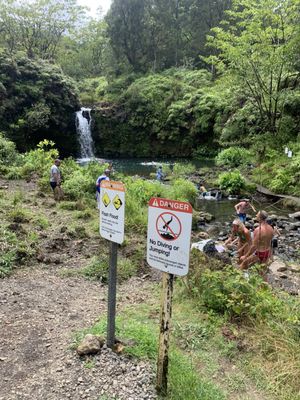 Pua'a Ka'a Falls by null
