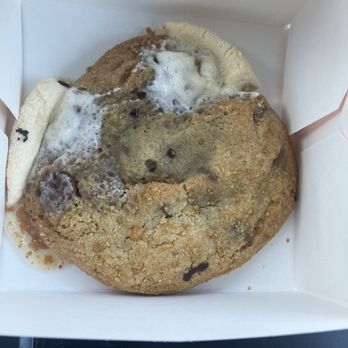Crumbl - Fairfield - S'mores cookie - Bakeries Near Me - Fairfield, California Crumbl - Fairfield - S'mores cookie - Bakeries Near Me - Fairfield, California