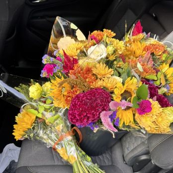 Flowers On The Side - October 18th Petal it forward boquets #petalitforward - Florists Near Me - DeWitt, Iowa Flowers On The Side - October 18th Petal it forward boquets #petalitforward - Florists Near Me - DeWitt, Iowa