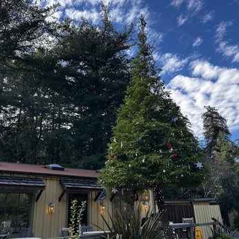 Big Sur Taphouse - Pubs Near Me - Big Sur, California Big Sur Taphouse - Pubs Near Me - Big Sur, California