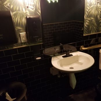 Rosalia's Kitchen Catering - Fabulous bathroom - Caterers Near Me - Miramar, Florida