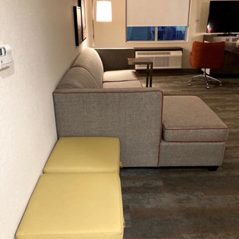 Hampton Inn & Suites Buena Park - Hotels Near Me - Buena Park, California
