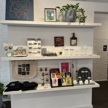 Red Tree Coffee & Art - Art & Jewelry - Coffee & Tea Near Me - Cincinnati, Ohio