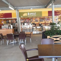 Banjos Bakery Cafe - Front