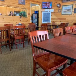 Rick's Wagon Wheel Restaurant - Rustic dining areA