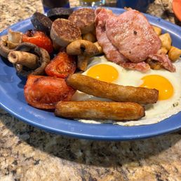 A delicious full Irish breakfast. A delicious full Irish breakfast.