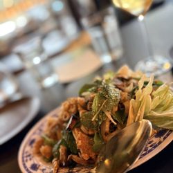 Khom Loi - Larb ( salad )