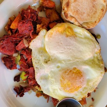 Miracle Mile Cafe - Homemade corn beef hash breakfast - Breakfast & Brunch Near Me - San Rafael, California