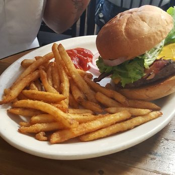Farmhouse Restaurant - Bacon Burger - American Near Me - Branson, Missouri Farmhouse Restaurant - Bacon Burger - American Near Me - Branson, Missouri