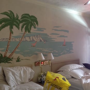 Hotel Mac Rae - Inside our room - Hotels Near Me - Avalon, California