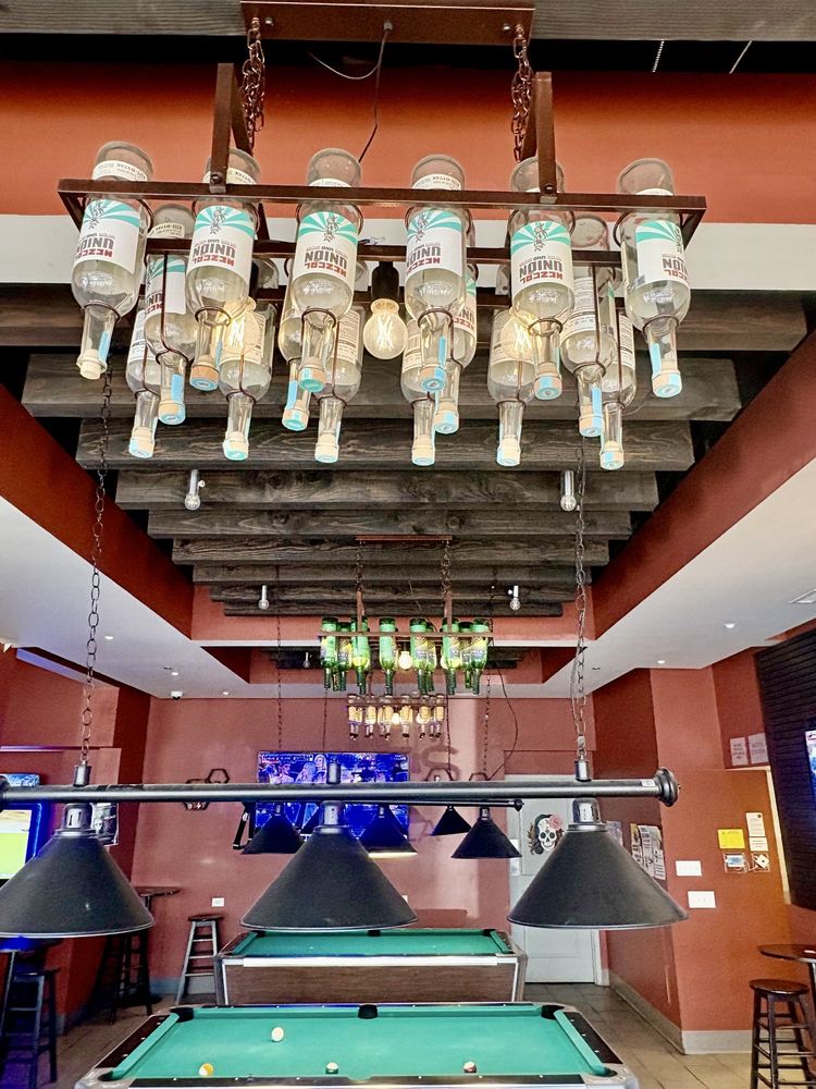 Locales Tacos Y Tequila