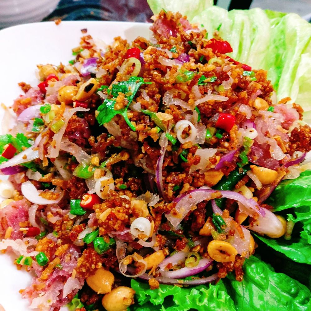 Chao Thai - Sour sausage with red onion and crispy rice instagram.com/snackchatnyc - Thai Near Me - Elmhurst, New York Chao Thai - Sour sausage with red onion and crispy rice instagram.com/snackchatnyc - Thai Near Me - Elmhurst, New York