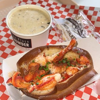 Pike Place Chowder - Connecticut-Style Maine Lobster Roll and Market Chowder (crab, lobster and shrimp) - Seafood Near Me - Seattle, Washington Pike Place Chowder - Connecticut-Style Maine Lobster Roll and Market Chowder (crab, lobster and shrimp) - Seafood Near Me - Seattle, Washington