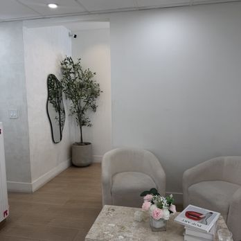 Million Dollar Minks - the lobby - Eyelash Service Near Me - San Diego, California Million Dollar Minks - the lobby - Eyelash Service Near Me - San Diego, California