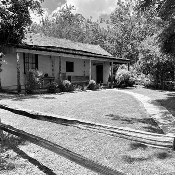 Settlers Crossing - Hotels Near Me - Fredericksburg, Texas