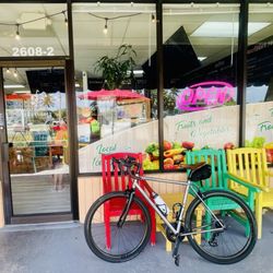 Bambu Juice Bar - Great bike stop