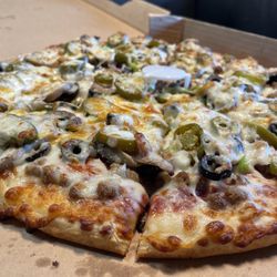 Bear Country Pizza - Supreme Pizza