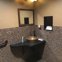 Serenity Dental - Bathroom decor