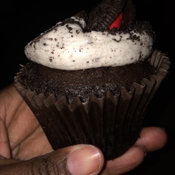 Area 51 Cupcakery - Cookies and cream cupcakes - Cupcakes Near Me - Naperville, Illinois Area 51 Cupcakery - Cookies and cream cupcakes - Cupcakes Near Me - Naperville, Illinois