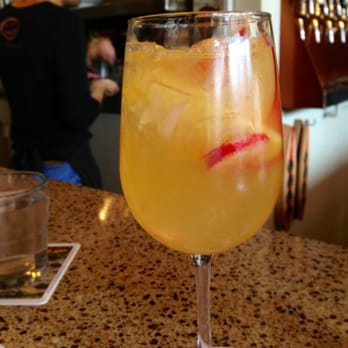 Simmzy's - White sangria - American Near Me - Manhattan Beach, California