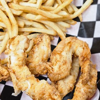 The Dock Bar and Grill - Fried chicken plate - Cajun/Creole Near Me - Venice, Louisiana The Dock Bar and Grill - Fried chicken plate - Cajun/Creole Near Me - Venice, Louisiana