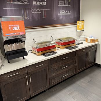 Hampton Inn & Suites Napa - Juice, hot potatoes, sausage patties, eggs - Hotels Near Me - Napa, California Hampton Inn & Suites Napa - Juice, hot potatoes, sausage patties, eggs - Hotels Near Me - Napa, California