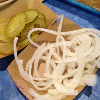 Franklin Barbecue - Free condiments - white onions and pickles - Barbeque Near Me - Austin, Texas Franklin Barbecue - Free condiments - white onions and pickles - Barbeque Near Me - Austin, Texas