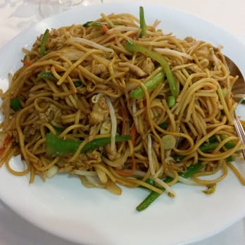 Ni Hao - Chicken chow mein. Huge portion for the price - Chinese Near Me - Madrid, M