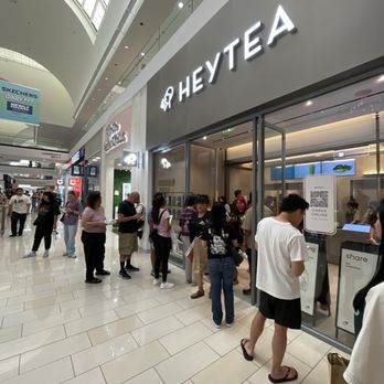 Heytea - Crazy packed because it's so good . Love the fresh menu , tried the kale and fruit drink and it was refreshing . Come get it - Bubble Tea Near Me - Glendale, California